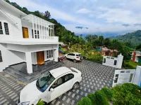 Cool Nest Pool Villa Munnar by Voye Homes - مسبح خاص
