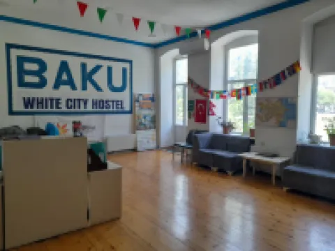 ホワイト シティ ホステル