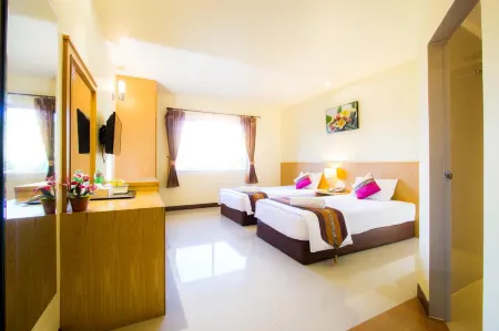 The Lephant Hotel Отели рядом с достопримечательностью «Wat Sathol Thammaram»