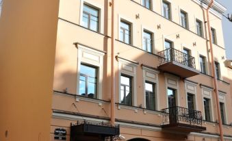 Statskij Sovetnik Na Kustarnom Hotel