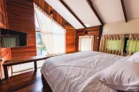 Baanrongmai Canal Front Hotels in Phra Pradaeng District