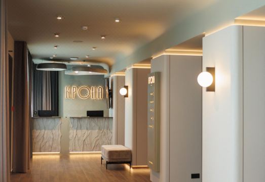 Krona Hotel의 실내 수영장