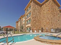 لا كينتا إن آند سويتس باي ويندام ماكيني فنادق في ماككيني