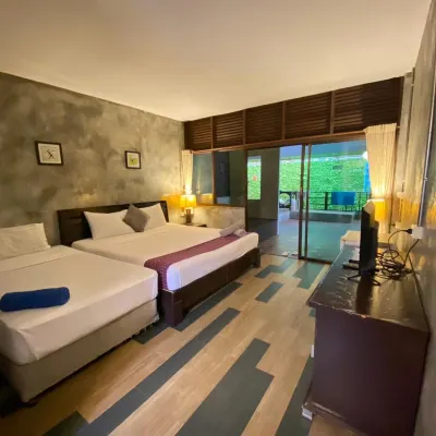 Crescent Bay Resort Hotel dekat Teluk Karang