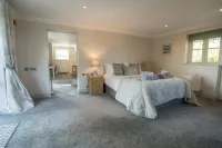 The Foxes Den Coffee House and Rooms - Homestays