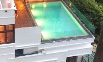 Lavinia Bay Beach Hotel