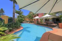 Kacy's Bargara Beach Motel - Beach