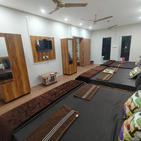 Hotel Shree Kedarnath in Front of Railway Station Platform No 8
