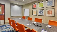 Holiday Inn Express & Suites MEDFORD-CENTRAL POINT by IHG - parking