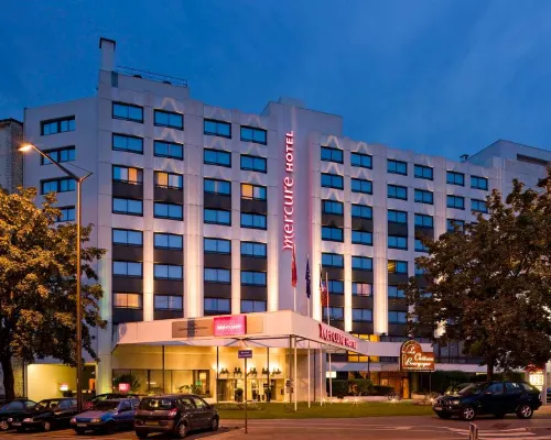โรงแรมเมอร์เคียว ดิจอง เซ็นเตอร์ เคลเมงโซ โรงแรมในดีฌง