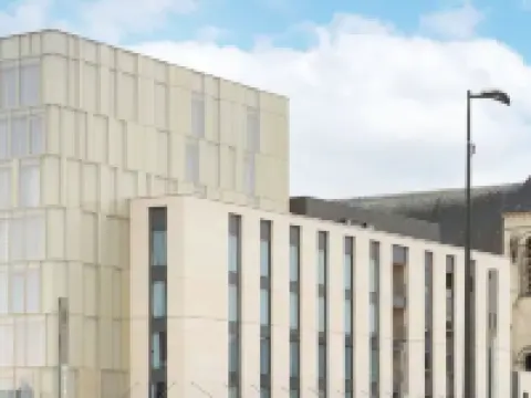 ハンプトン バイ ヒルトン トゥール サントル トゥールのホテル