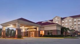 DoubleTree by Hilton Akron Fairlawn