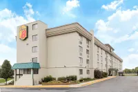 Super 8 by Wyndham Frederick Các khách sạn ở Frederick