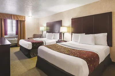 La Quinta Inn & Suites by Wyndham Woodburn Hotels near Woodburn Premium Outlets