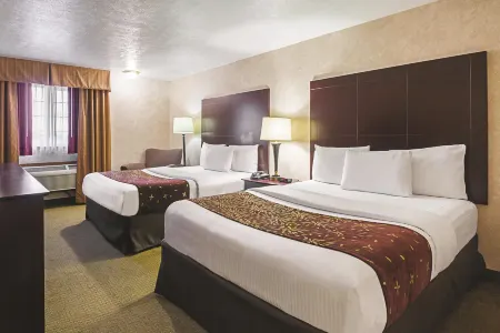 La Quinta Inn & Suites by Wyndham Woodburn