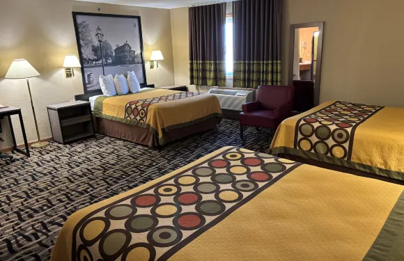 麥克裏恩-布盧明頓西南温德姆速8酒店