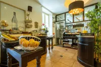 Hotel Restaurant Bellevue Hotels in Collobrières