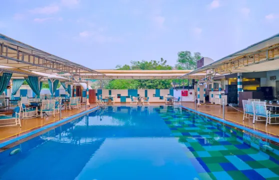 浦那薩亞伊酒店