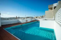 Day's Inn Hotel and Residence - piscina