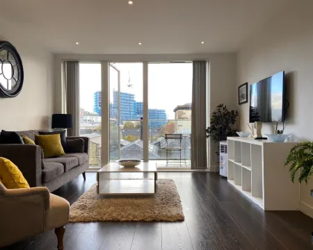Blissful One Bed Near the River Hotels in Brentford