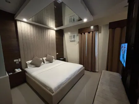 Hotel Apollo Отели рядом с достопримечательностью «Парк Тал»