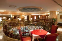 Landmark Plaza Hotel - 3-Star