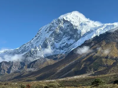Wake in Himalayas Hotel a 