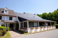 Kyriad Rennes Nord - موقف سيارات