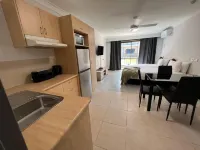 Comfort Inn Centrepoint Motel - parking