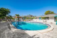 Latitude 26 Waterfront Boutique Resort - Fort Myers Beach - Pools