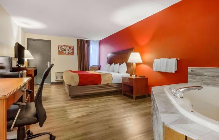 Econo Lodge Inn & Suites Brookings