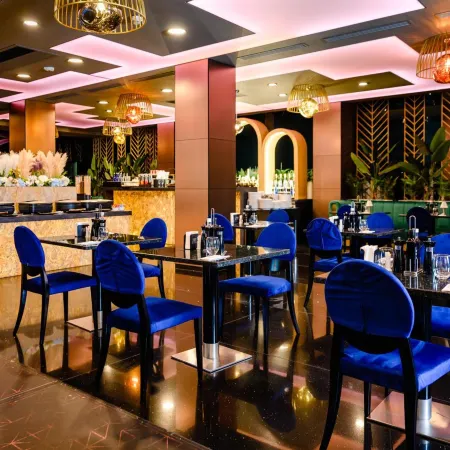Plaza V Hotel