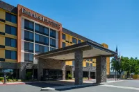 Fairfield Inn & Suites Bakersfield Central Các khách sạn gần Salt 7even Float Center