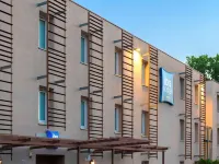 Ibis Budget Manosque Cadarache Отели рядом с достопримечательностью «Notre-Dame de Romigier»