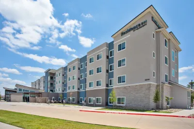 Residence Inn Wichita Falls Hotel dekat Akin Auditorium