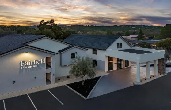 阿塔斯卡德羅萬楓酒店