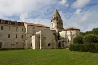 Les Chambres de l'Abbaye Hotels in Saintes