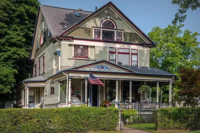 2W Lake Hotels near F C Austin Park