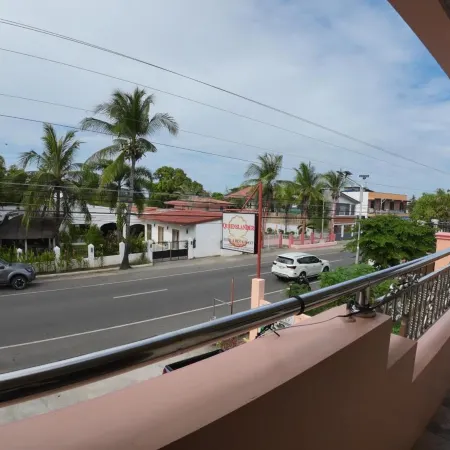 Queenslander Hotel and Restaurant