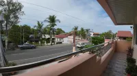 Queenslander Hotel and Restaurant - Mountain view