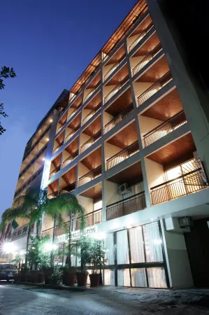 The Mayflower Hotel Отели рядом с достопримечательностью «Мечеть Мухаммад Аль-Амин»