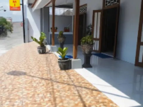 Ilhami Hotel Nglegok Hotéis em Blitar Regency