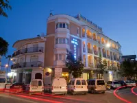 Hotel Bajamar Centro โรงแรมในเนร์คา