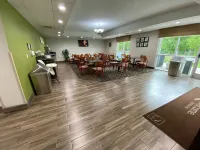 Sleep Inn & Suites Jacksonville Near Camp Lejeune - Breakfast
