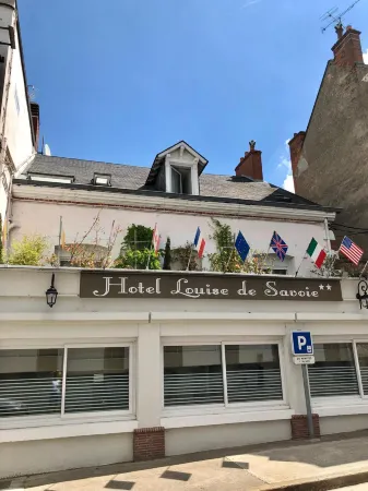 Logis Hôtel Louise de Savoie Отели в г. Шамбон-Сюр-Сис
