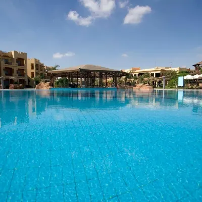 منتجع سويس إن بيراميدز جولف القاهرة Hotels near ماجيك لاند