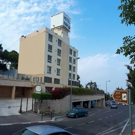 Marom Hotel