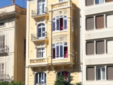 Purple Nest Hostel โรงแรมในบาเลนเซีย