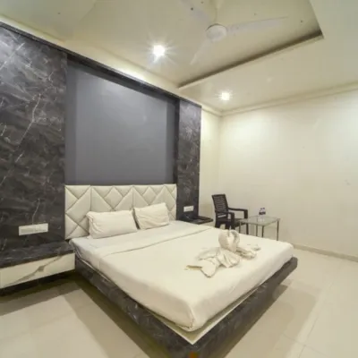Hotel Skyland فنادق في Gokul Shirgaon