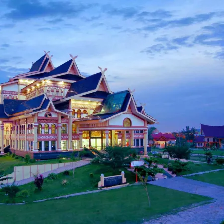 Monoloog Hotel Pekanbaru Отели рядом с достопримечательностью «Река Сиак»